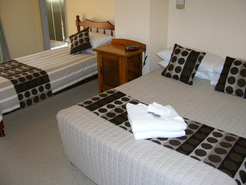 נאמבוקה הדס Riverview Boutique Motel מראה חיצוני תמונה