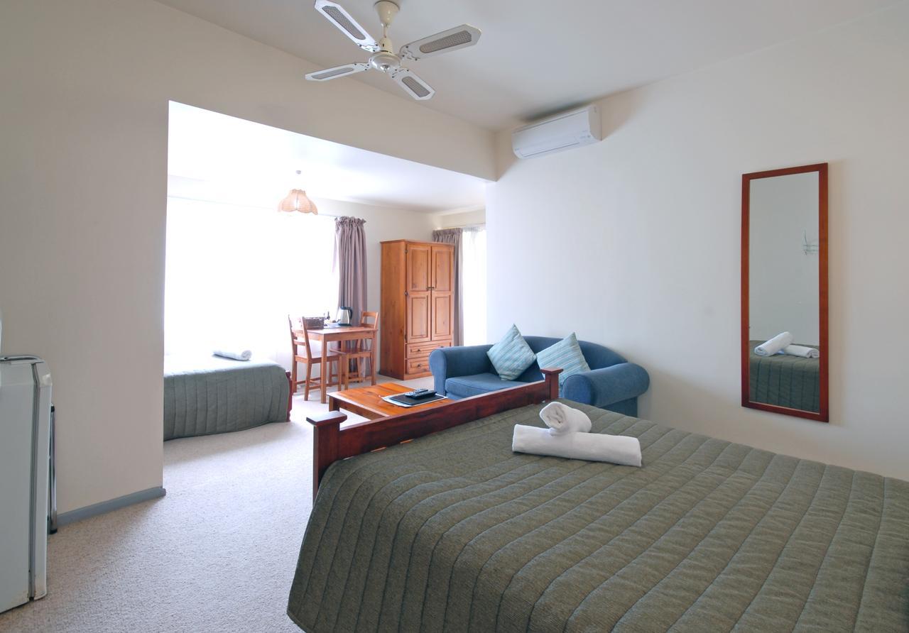 נאמבוקה הדס Riverview Boutique Motel מראה חיצוני תמונה