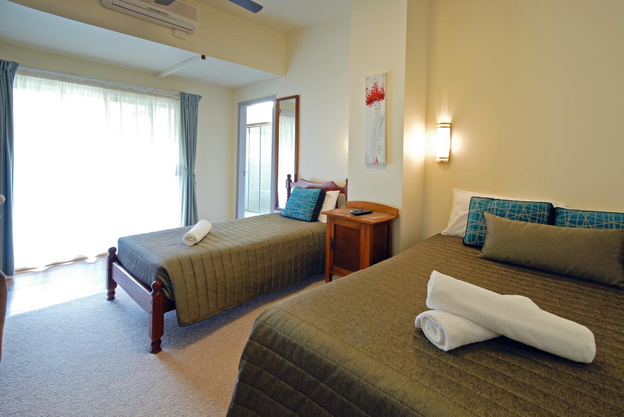 נאמבוקה הדס Riverview Boutique Motel מראה חיצוני תמונה