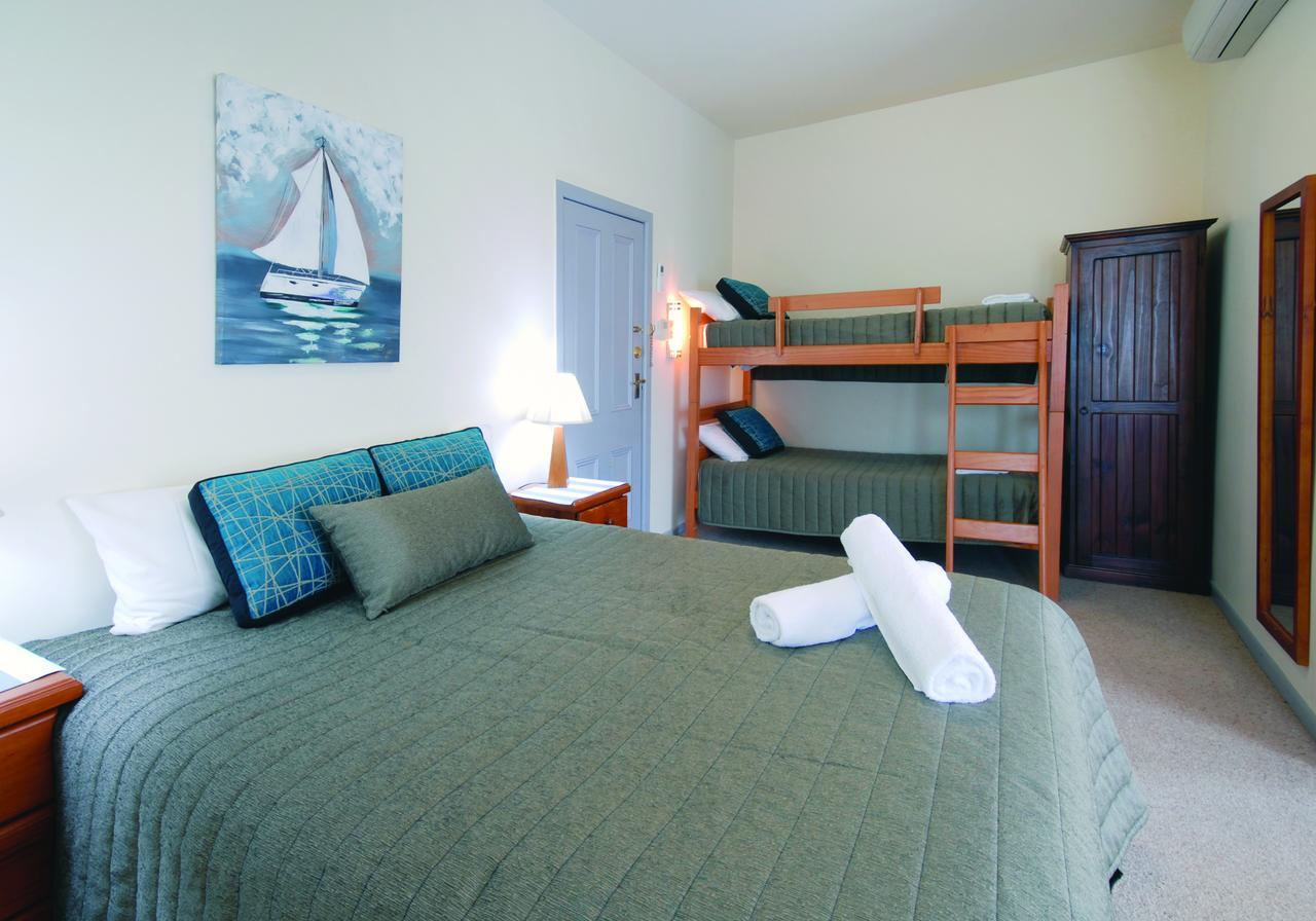 נאמבוקה הדס Riverview Boutique Motel מראה חיצוני תמונה