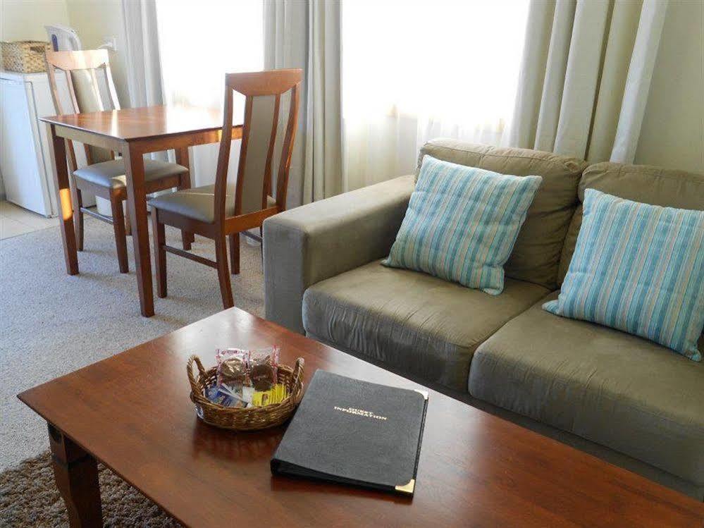 נאמבוקה הדס Riverview Boutique Motel מראה חיצוני תמונה